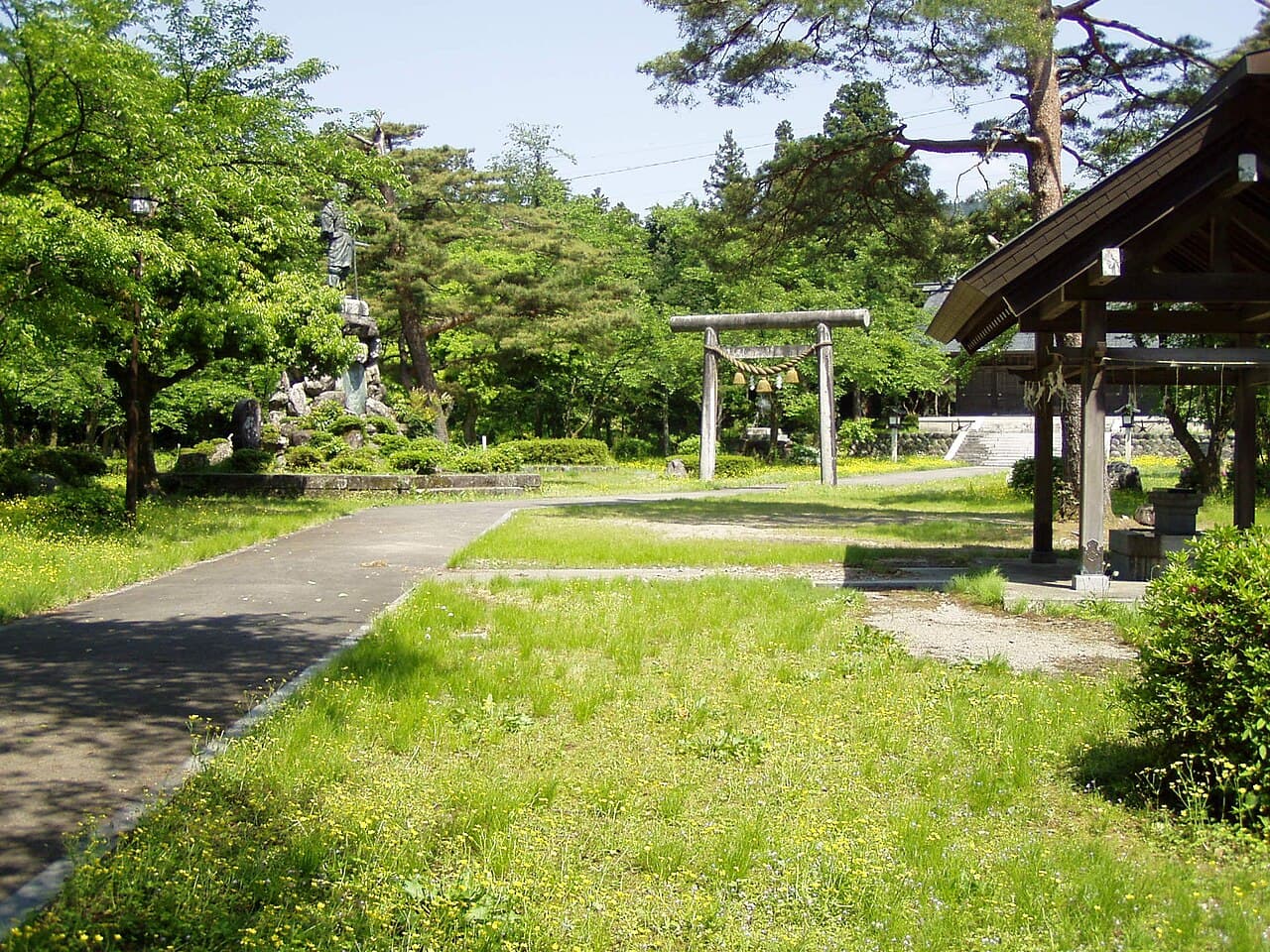 井波八幡宮に隣接する井波城跡